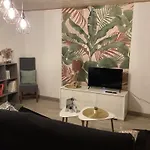Un Petit Truc En *
